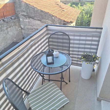 Apartman Laura M Vodice Exteriör bild