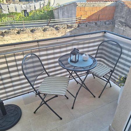 Apartman Laura M Vodice Exteriör bild
