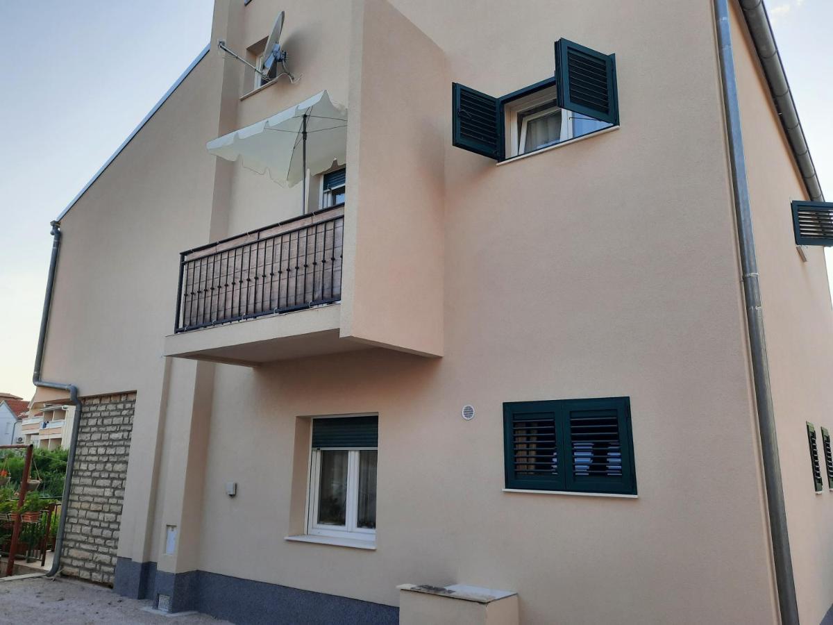 Apartman Laura M Vodice Exteriör bild
