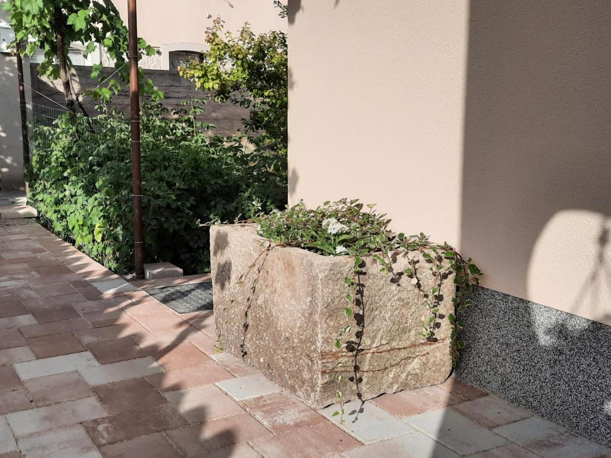 Apartman Laura M Vodice Exteriör bild