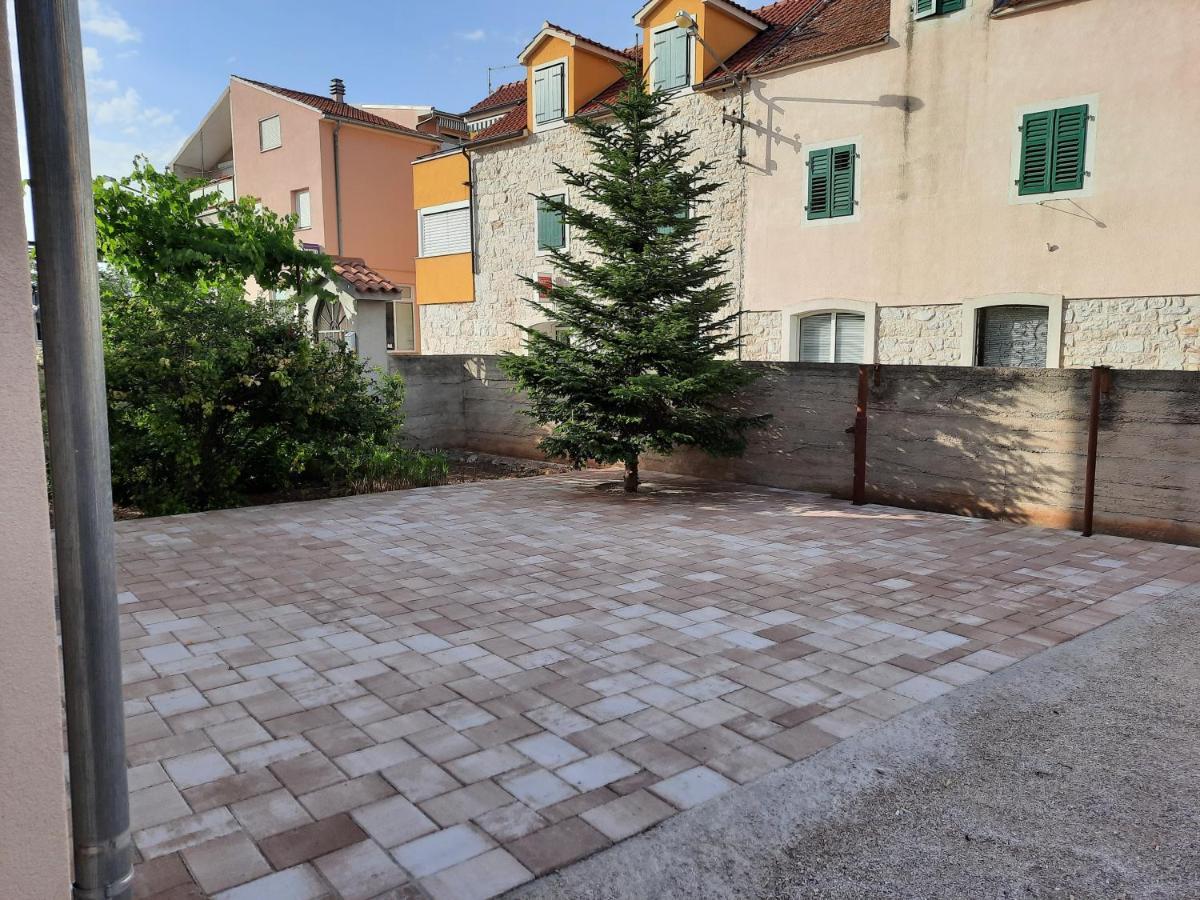 Apartman Laura M Vodice Exteriör bild
