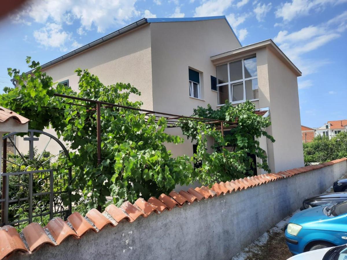 Apartman Laura M Vodice Exteriör bild