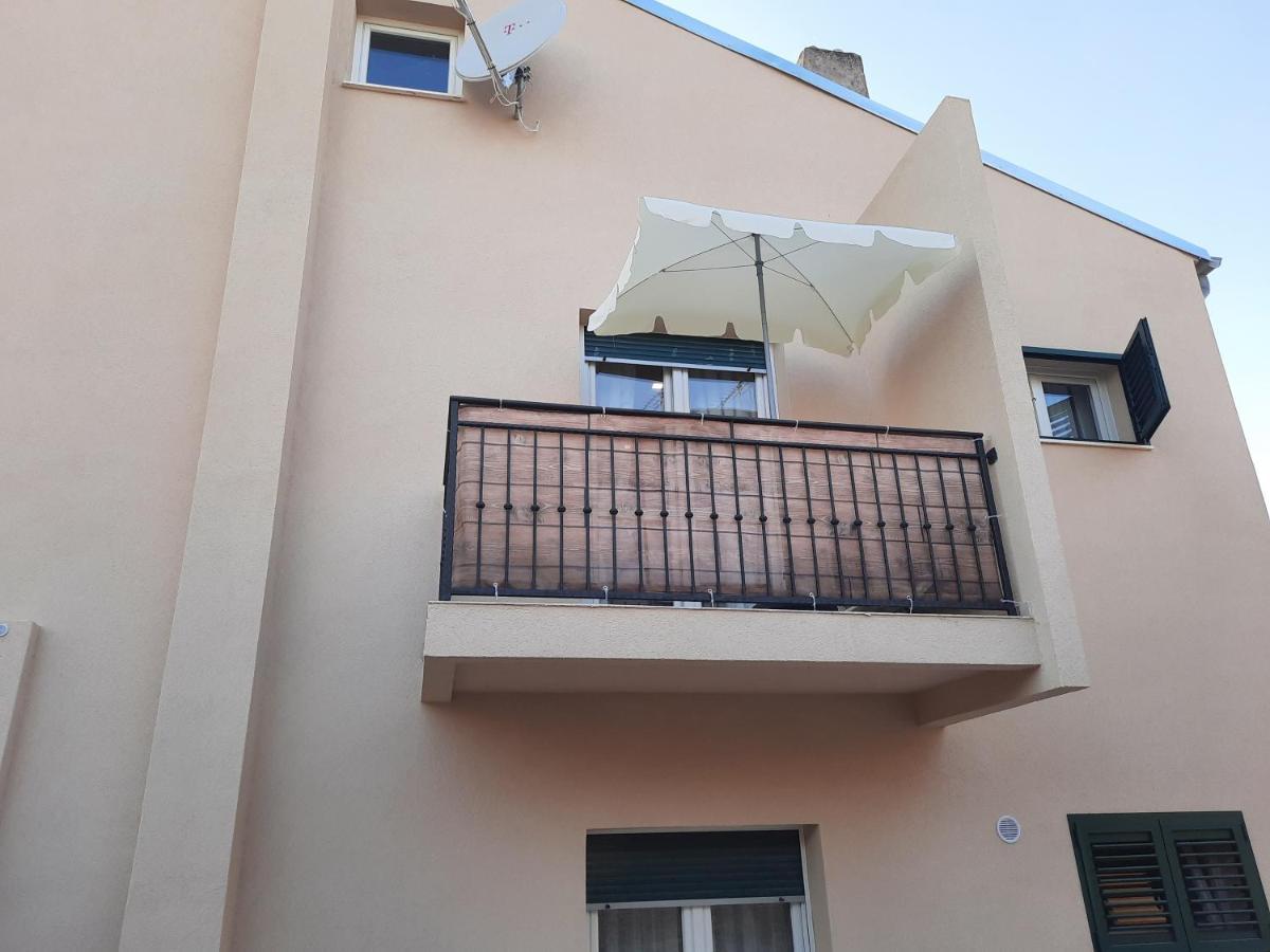 Apartman Laura M Vodice Exteriör bild