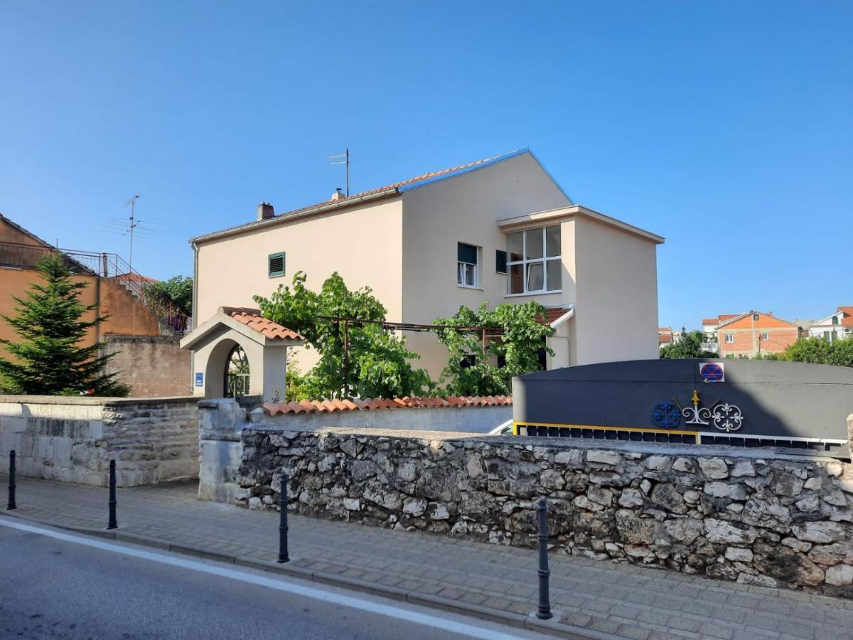 Apartman Laura M Vodice Exteriör bild