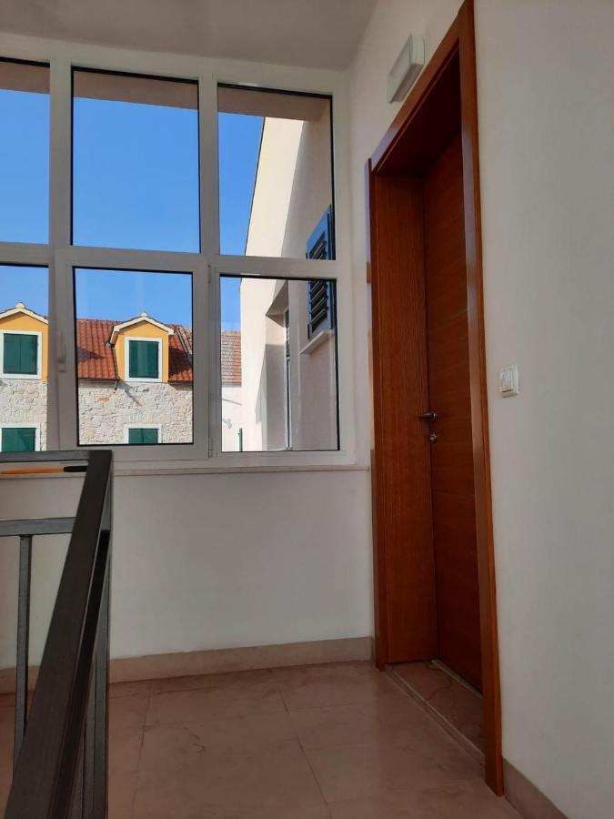 Apartman Laura M Vodice Exteriör bild