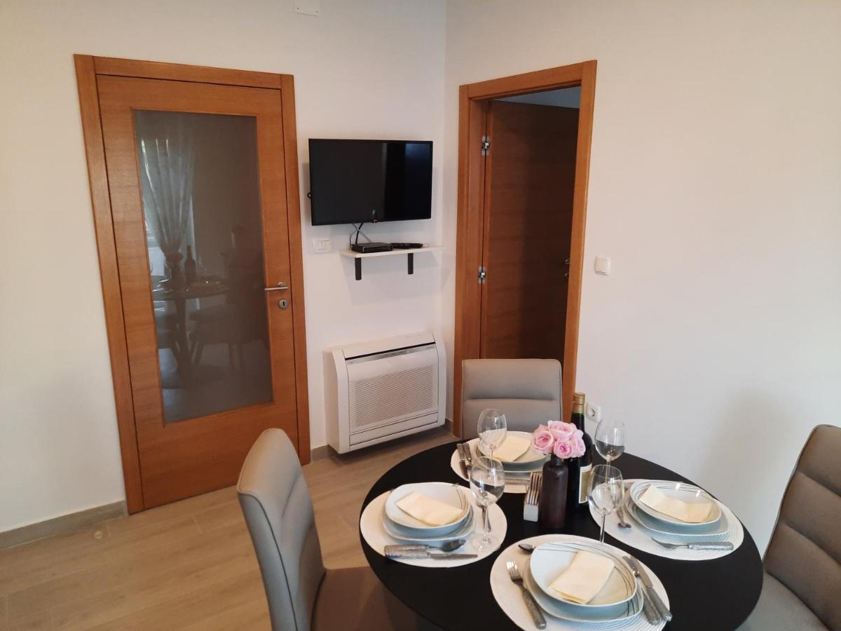 Apartman Laura M Vodice Exteriör bild