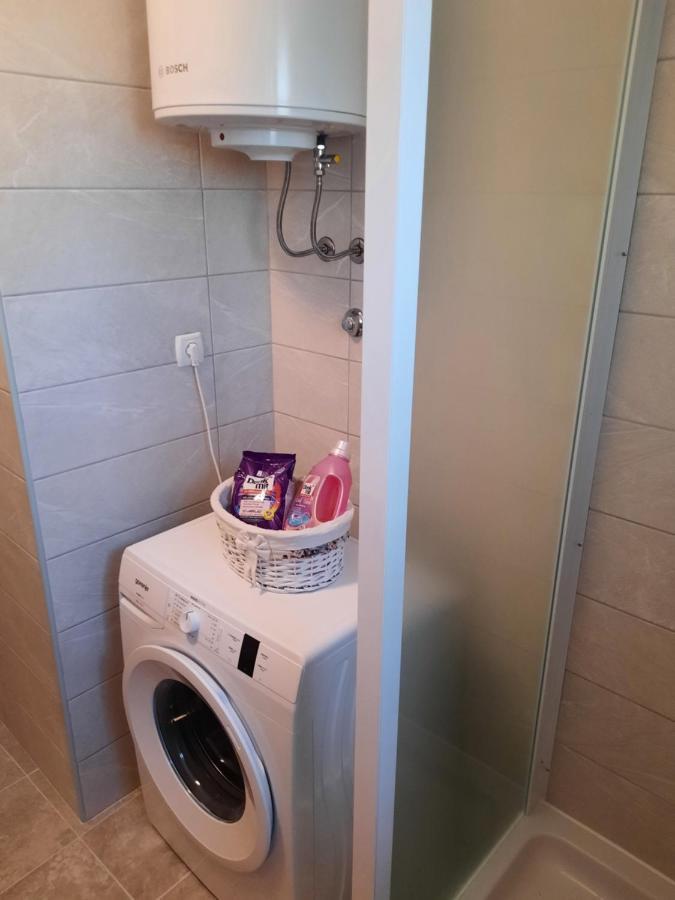 Apartman Laura M Vodice Exteriör bild