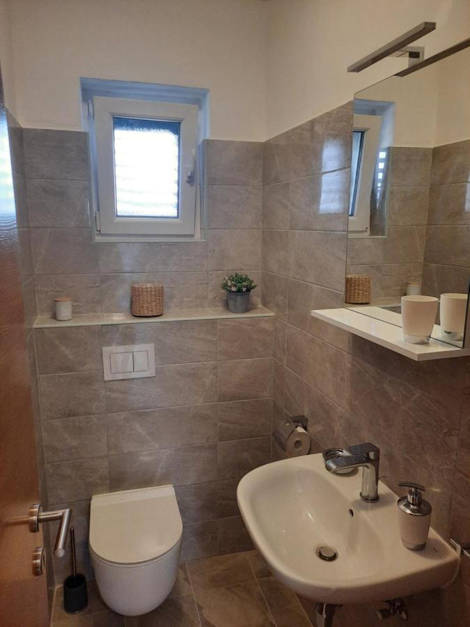 Apartman Laura M Vodice Exteriör bild
