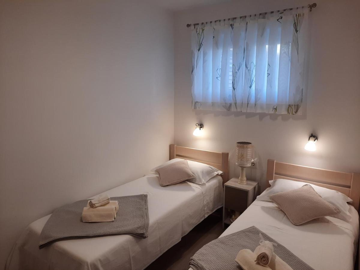 Apartman Laura M Vodice Exteriör bild