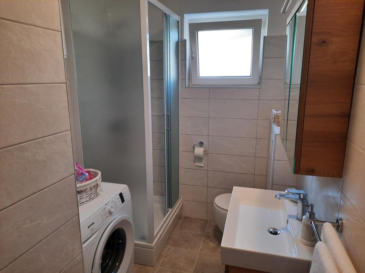 Apartman Laura M Vodice Exteriör bild