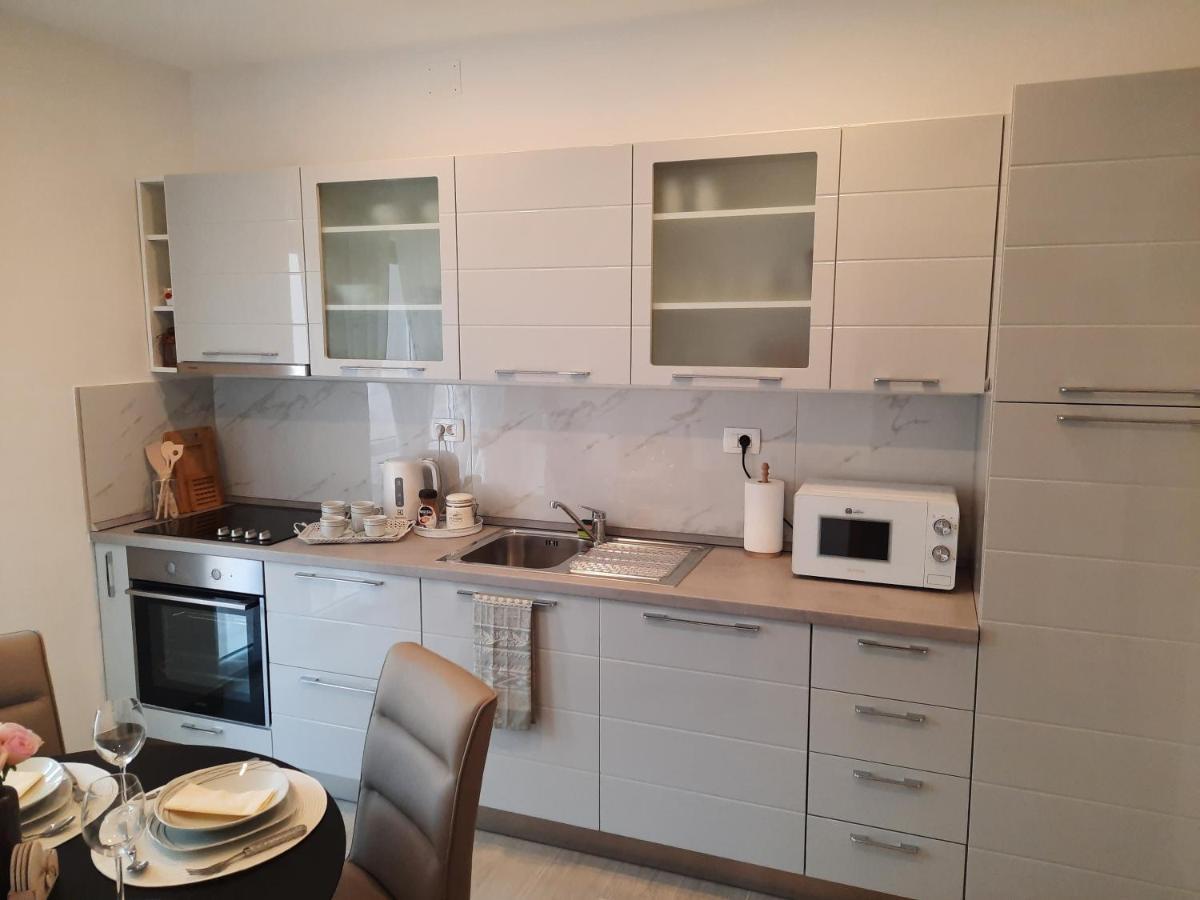 Apartman Laura M Vodice Exteriör bild