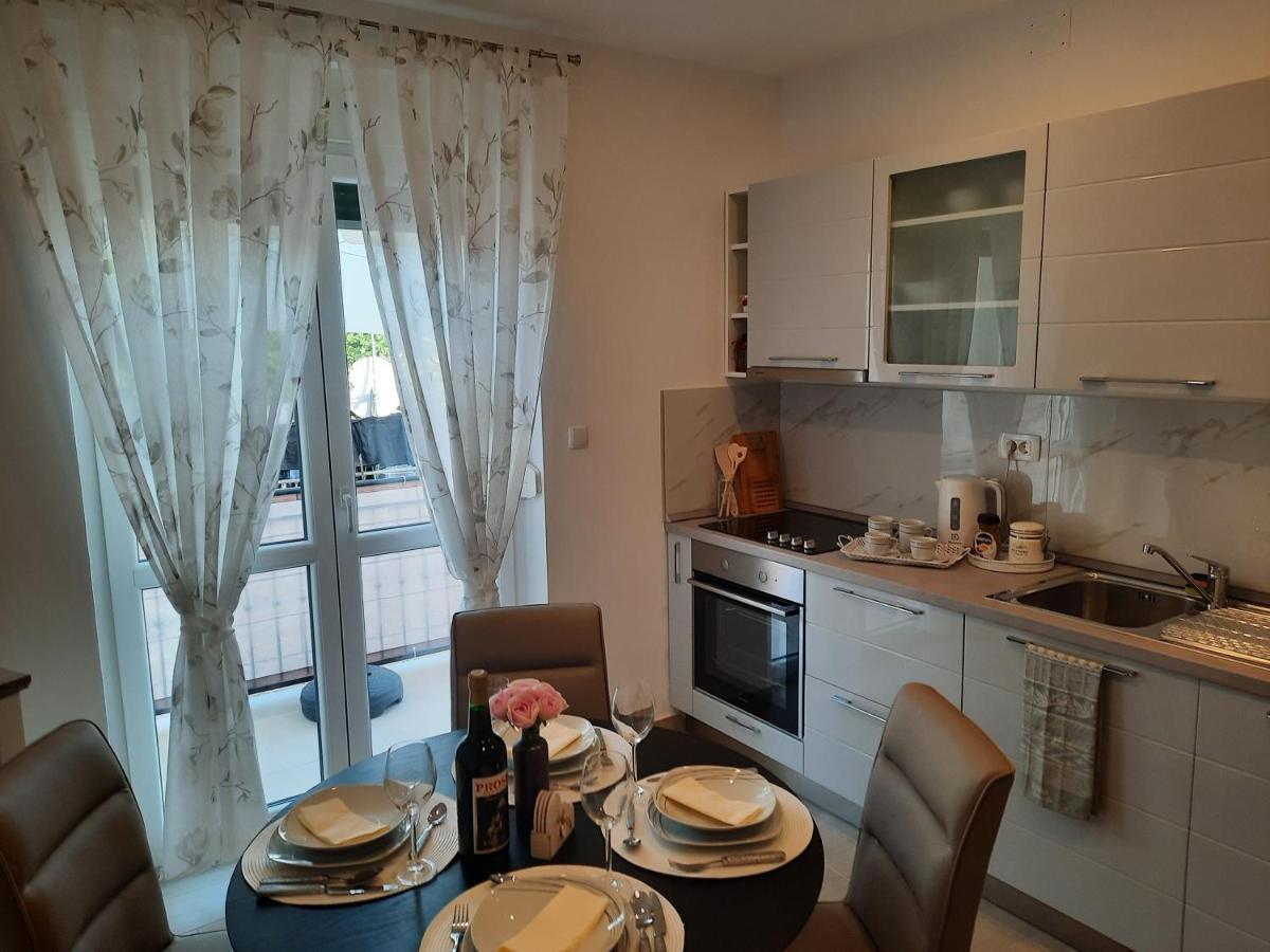 Apartman Laura M Vodice Exteriör bild