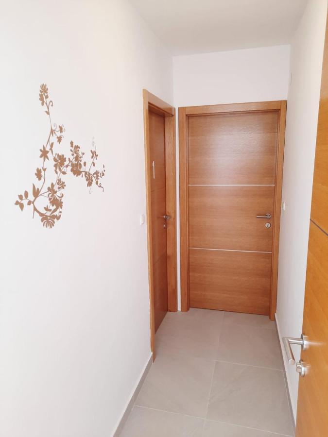 Apartman Laura M Vodice Exteriör bild