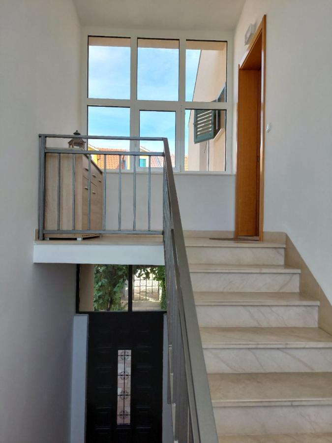 Apartman Laura M Vodice Exteriör bild