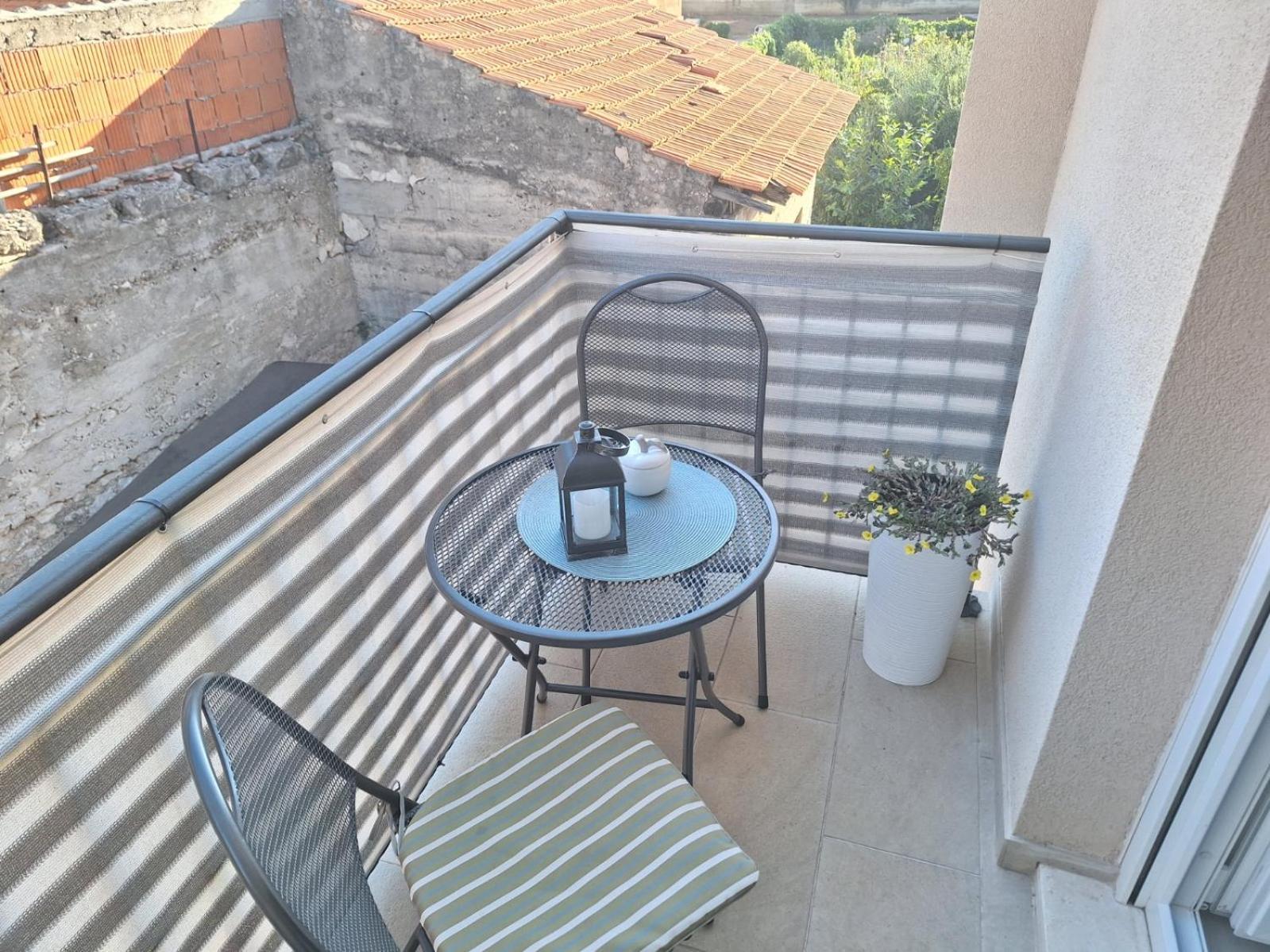 Apartman Laura M Vodice Exteriör bild