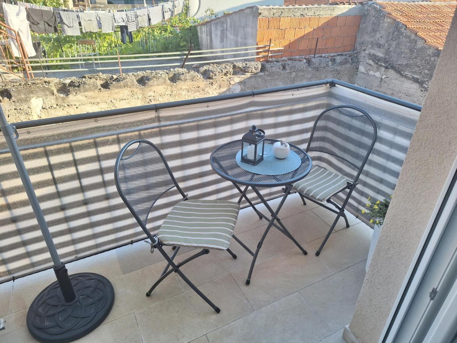 Apartman Laura M Vodice Exteriör bild